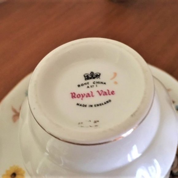 Royal Vale Fine China Tea Cup/Saucer - Picture 3 of 3